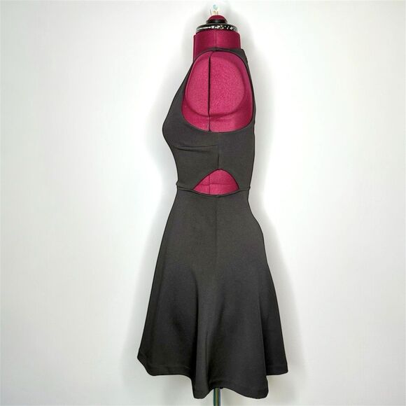 Express Women's Sleeveless Little Black Mini Dress with Cutouts & Keyhole Size 0 - Picture 2 of 5